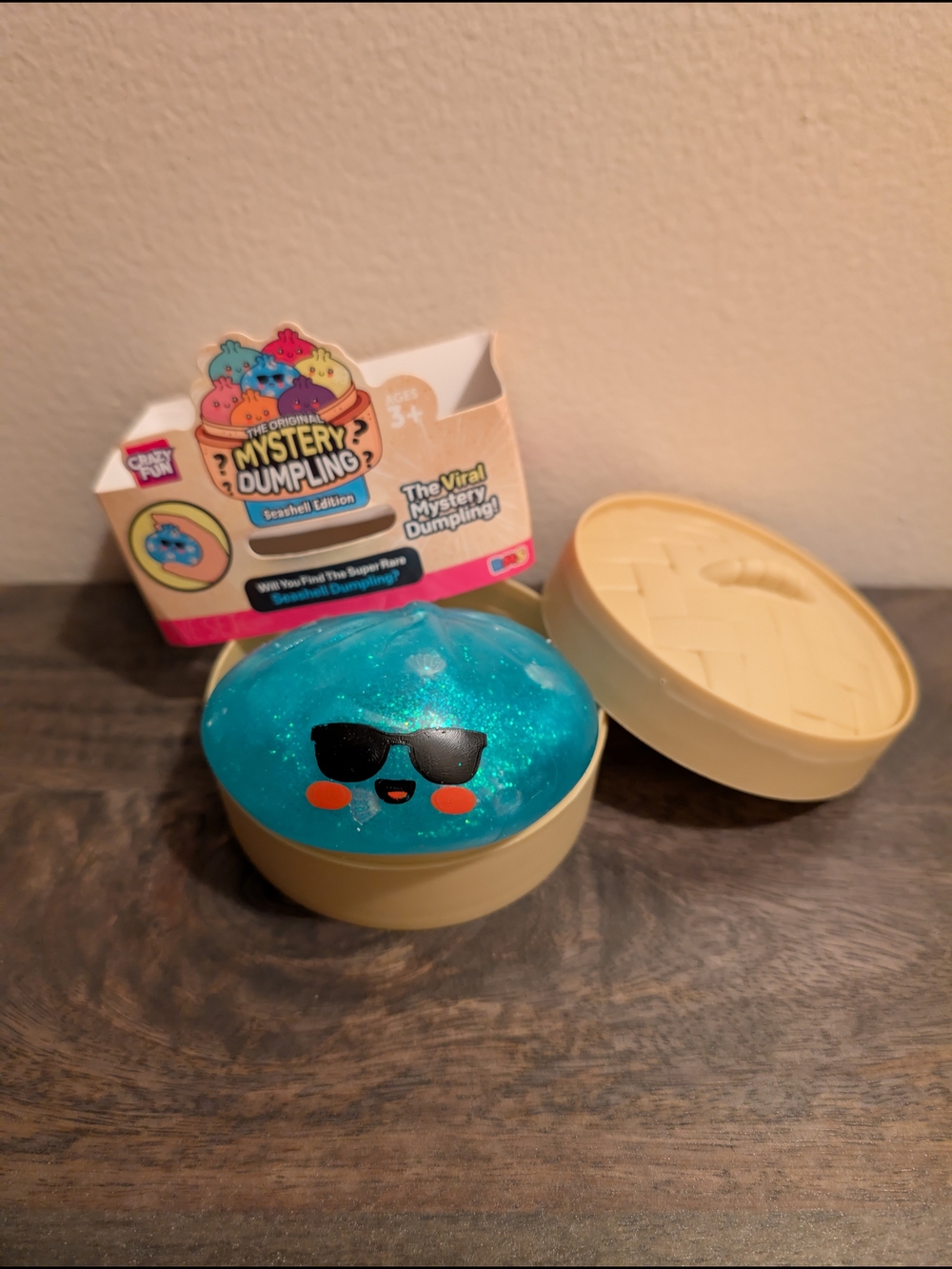 BRAND NEW RARE SEASHELL GLITTER DUMPLING SQUISHY